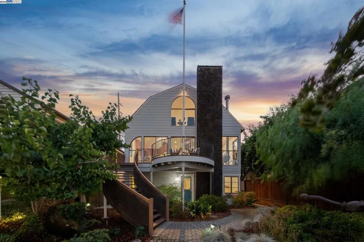 3127 Marina Drive, Alameda, California 94501