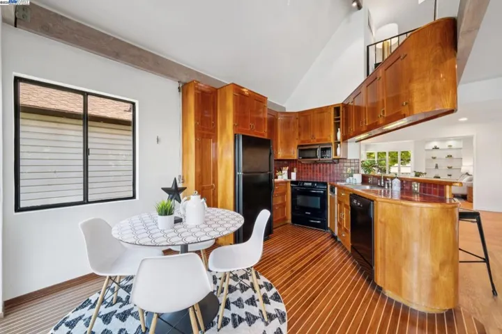 3127 Marina Drive, Alameda, California 94501