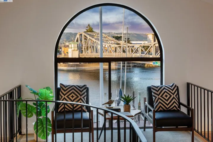 3127 Marina Drive, Alameda, California 94501