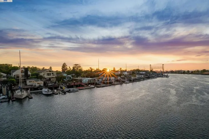 3127 Marina Drive, Alameda, California 94501