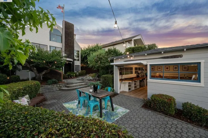 3127 Marina Drive, Alameda, California 94501