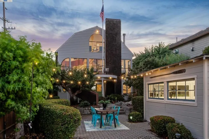 3127 Marina Drive, Alameda, California 94501