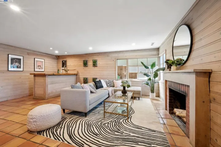 3127 Marina Drive, Alameda, California 94501