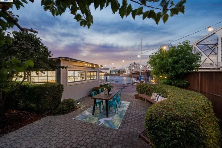 3127 Marina Drive, Alameda, California 94501