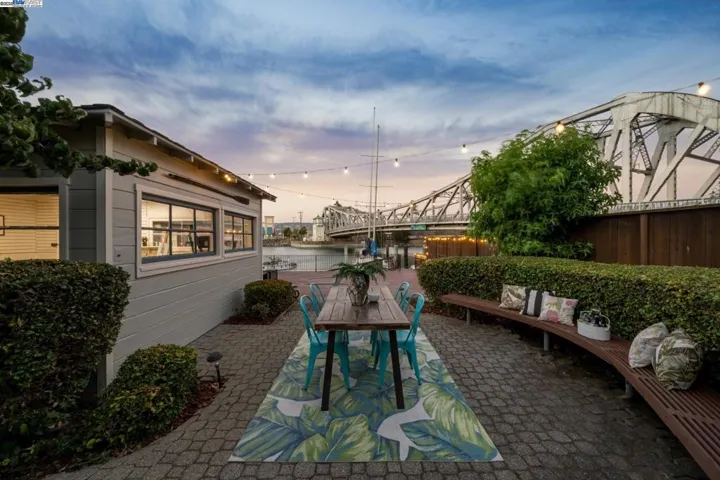 3127 Marina Drive, Alameda, California 94501