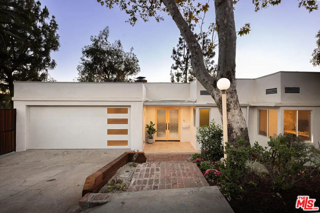 1333 E Palmer Avenue, Glendale, California 91205, 4 Bedrooms Bedrooms, ,3 BathroomsBathrooms,Residential,For Sale,Palmer,25577139