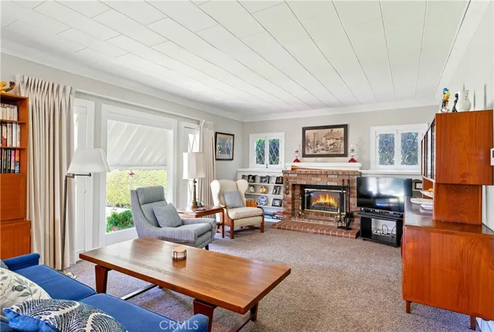 438 N Pasadena Avenue, Glendora, California 91741