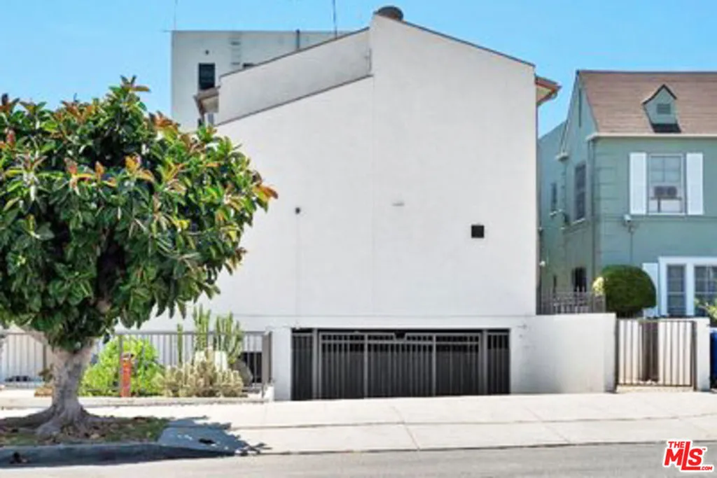 4746 Oakwood Avenue 1, Los Angeles, California 90004 home-pic-0