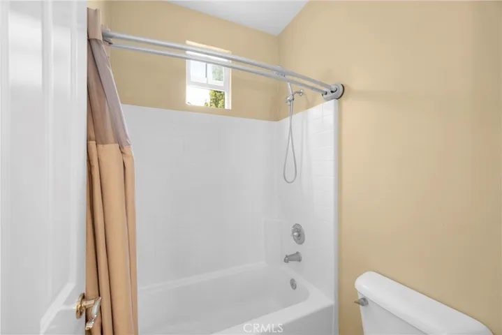 Hall bath upstairs / Angel 2