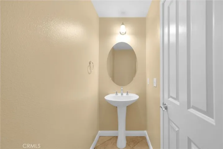 Hall bath / First floor