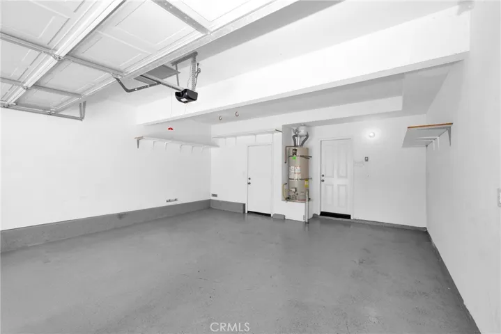 Garage / 2 cars.