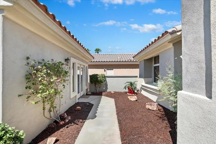 31-Casita Walkway