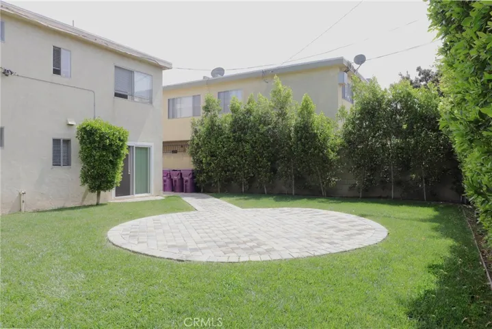 Serene and private common back yard