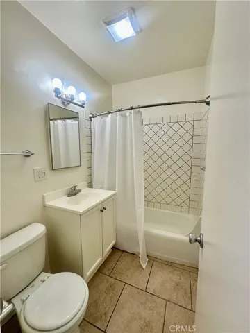 Unit 6 - Bathroom