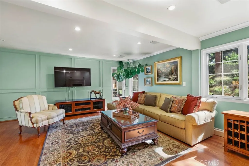 20410 E Holt Avenue, Covina, California 91724 home-pic-19
