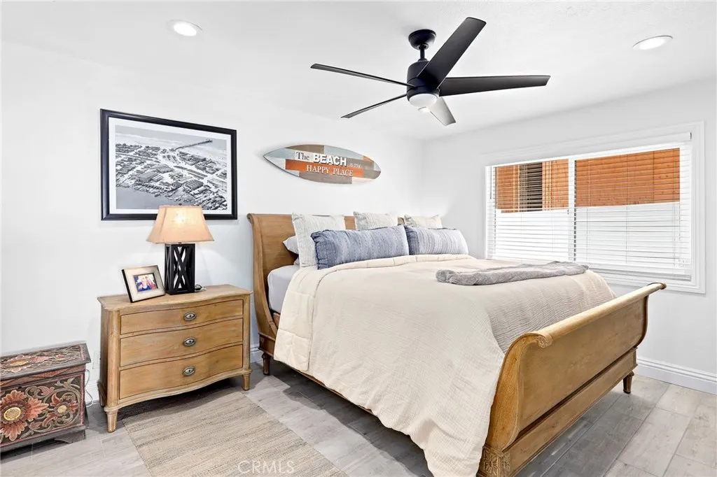 916 E Oceanfront, Newport Beach, California 92661 home-pic-14