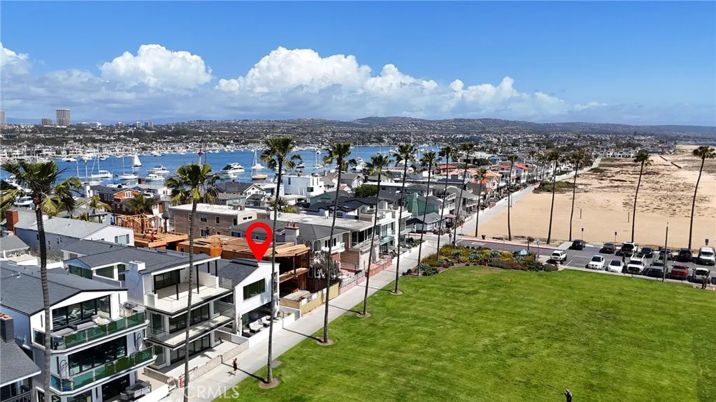 916 E Oceanfront, Newport Beach, California 92661 home-pic-39