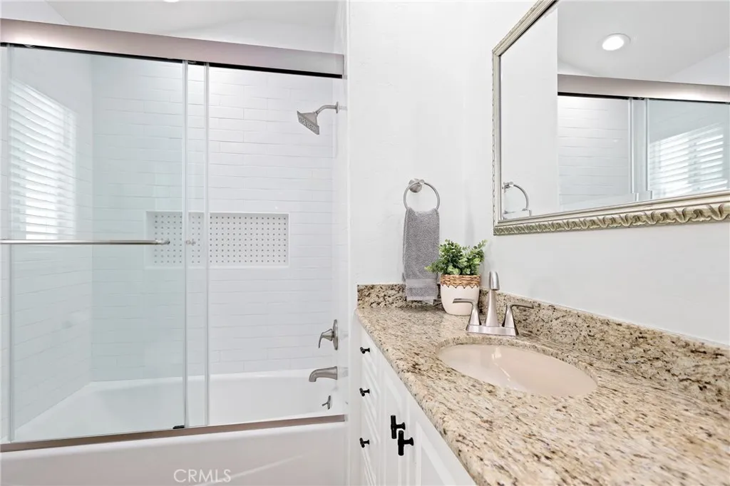 916 E Oceanfront, Newport Beach, California 92661 home-pic-36