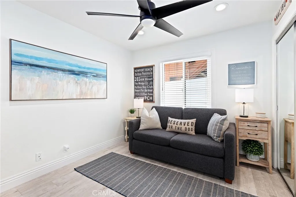 916 E Oceanfront, Newport Beach, California 92661 home-pic-13