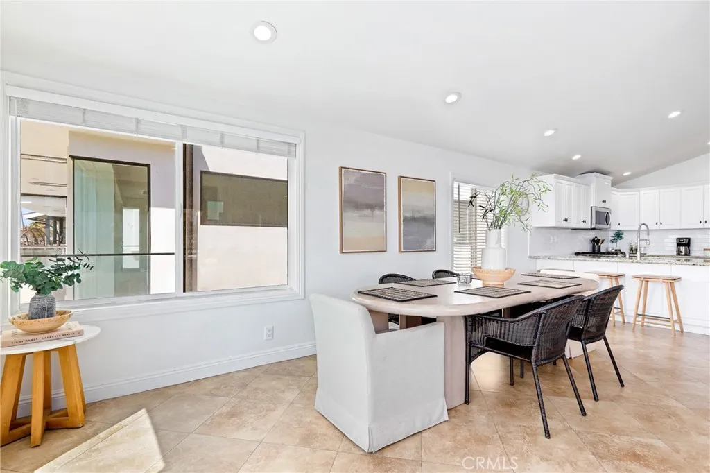 916 E Oceanfront, Newport Beach, California 92661 home-pic-18