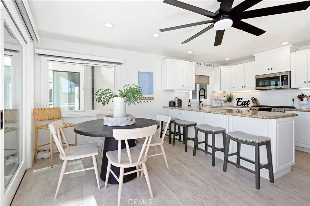 916 E Oceanfront, Newport Beach, California 92661 home-pic-7