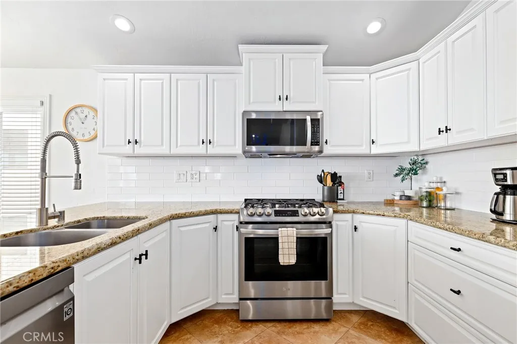916 E Oceanfront, Newport Beach, California 92661 home-pic-30