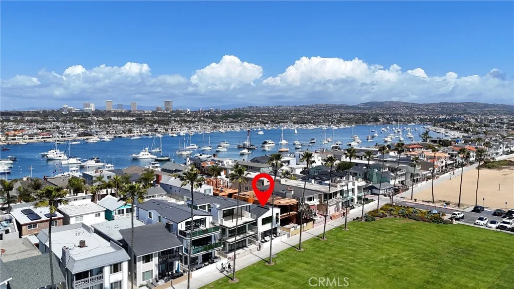 916 E Oceanfront, Newport Beach, California 92661 home-pic-40