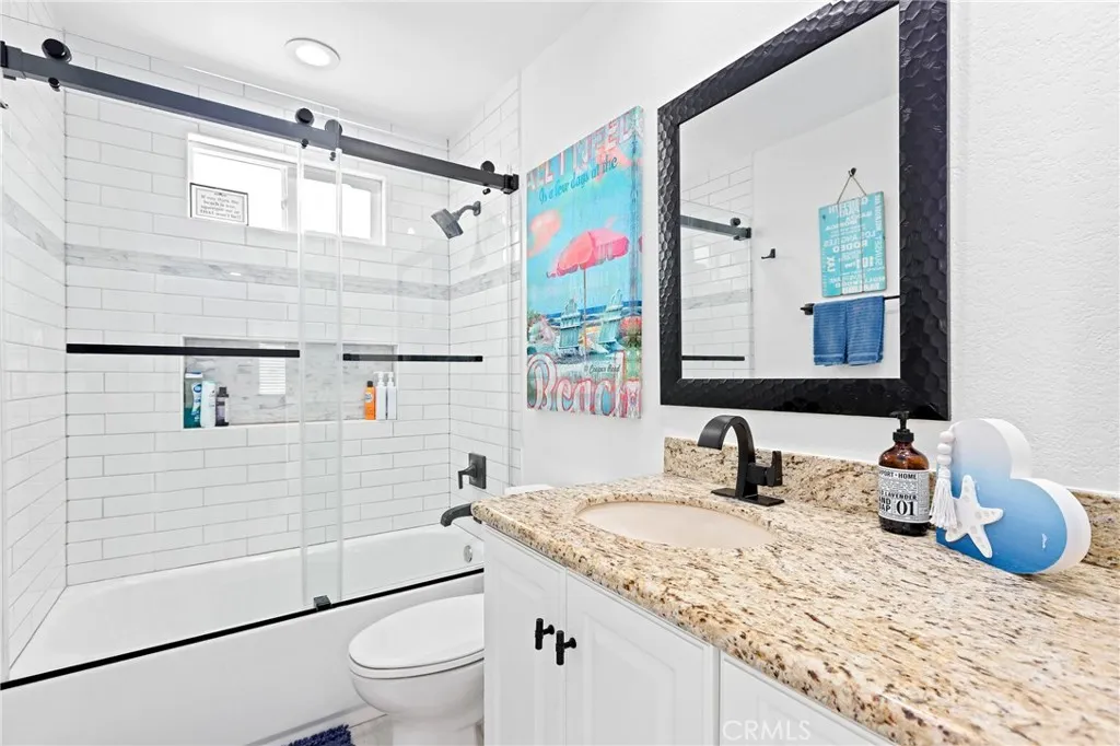 916 E Oceanfront, Newport Beach, California 92661 home-pic-12