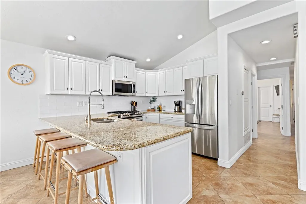 916 E Oceanfront, Newport Beach, California 92661 home-pic-28