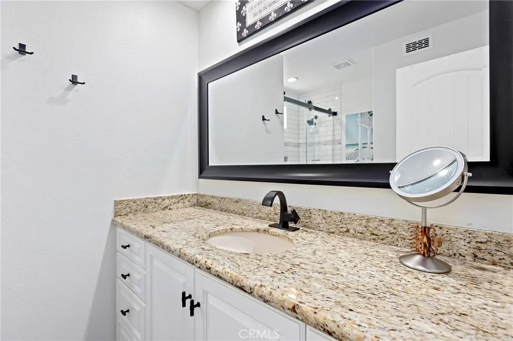 916 E Oceanfront, Newport Beach, California 92661 home-pic-16