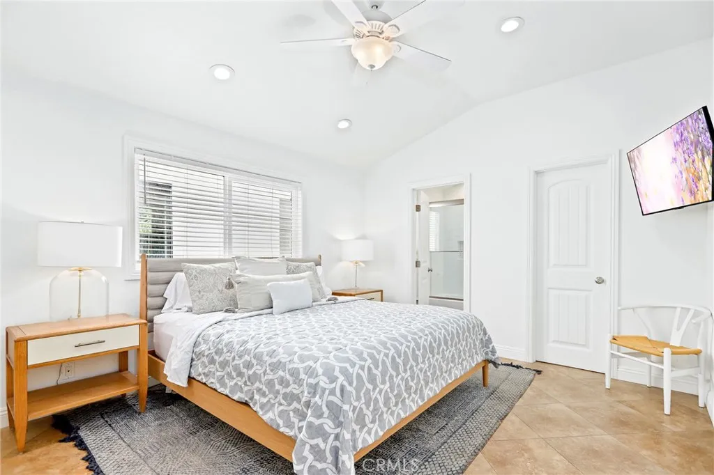 916 E Oceanfront, Newport Beach, California 92661 home-pic-34