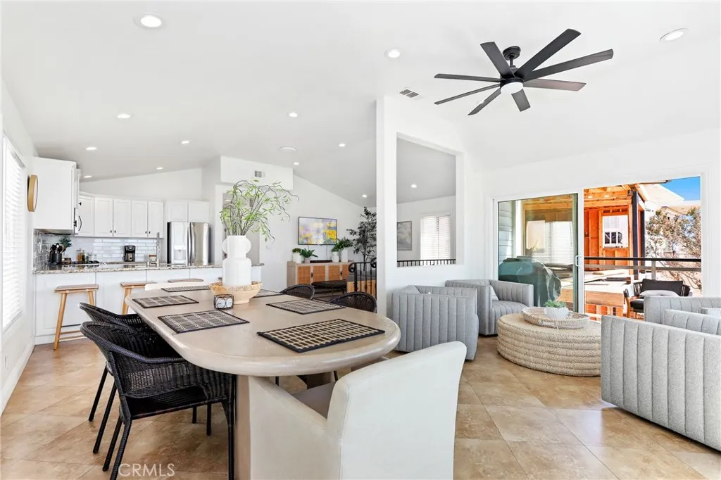 916 E Oceanfront, Newport Beach, California 92661 home-pic-19