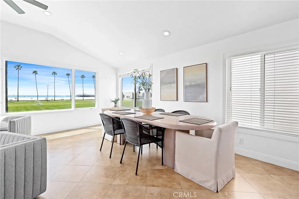 916 E Oceanfront, Newport Beach, California 92661 home-pic-20
