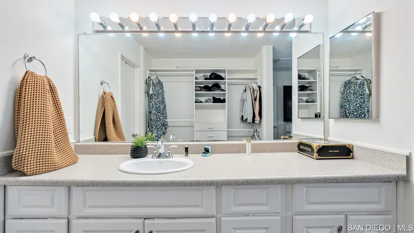 209 Espanas Gln, Escondido, California 92026