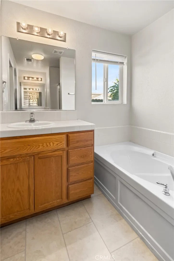 2052 W Solis Street, Merced, California 95348 home-pic-17