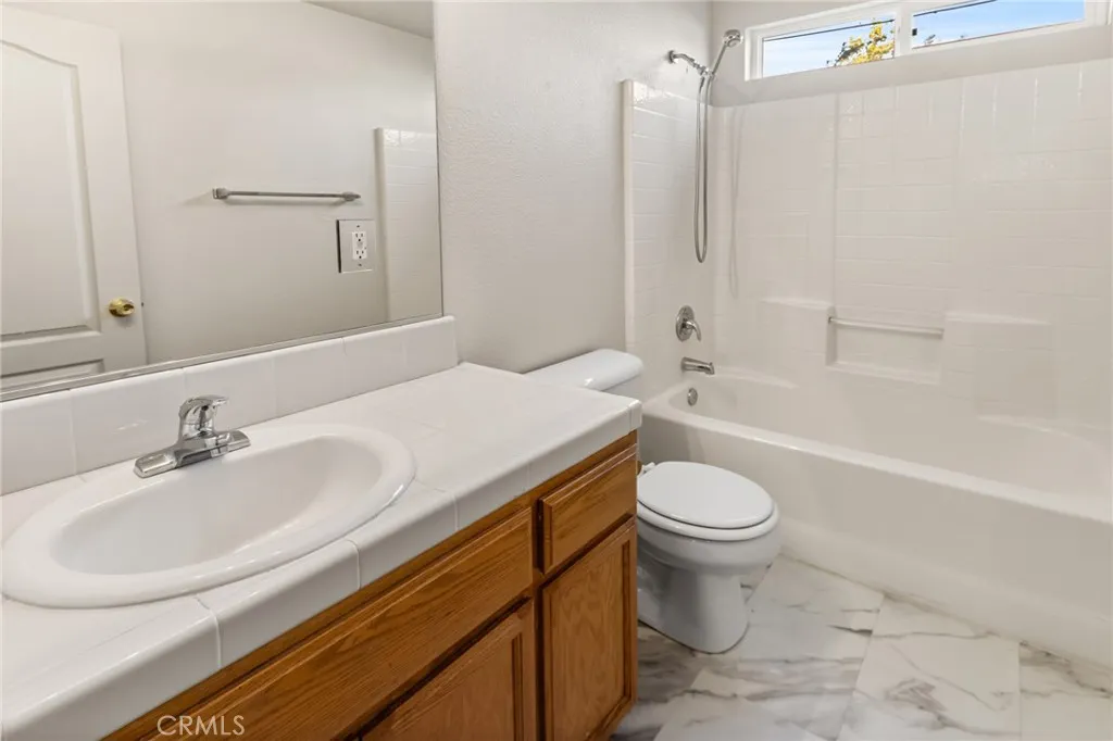 2052 W Solis Street, Merced, California 95348 home-pic-11
