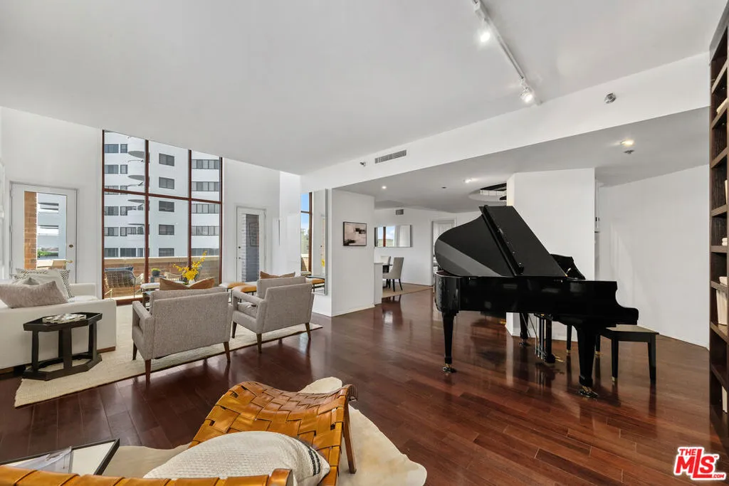 10550 Wilshire Boulevard 305, Los Angeles, California 90024 home-pic-15