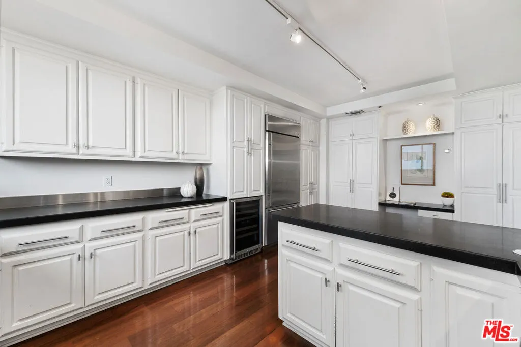 10550 Wilshire Boulevard 305, Los Angeles, California 90024 home-pic-20