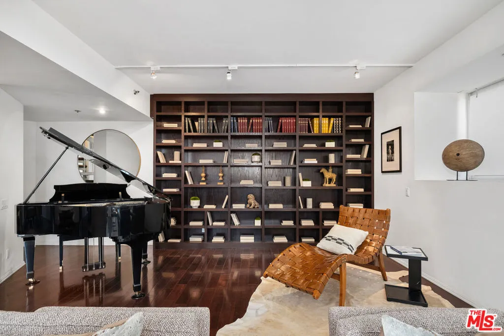 10550 Wilshire Boulevard 305, Los Angeles, California 90024 home-pic-2