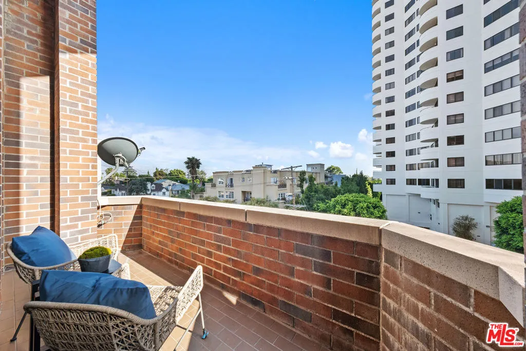 10550 Wilshire Boulevard 305, Los Angeles, California 90024 home-pic-21
