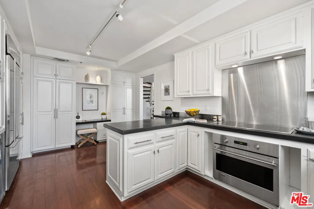 10550 Wilshire Boulevard 305, Los Angeles, California 90024 home-pic-18