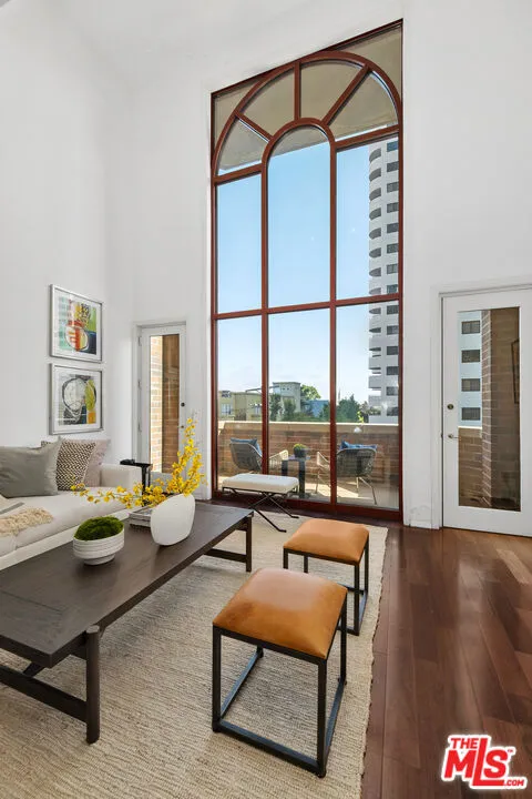 10550 Wilshire Boulevard 305, Los Angeles, California 90024 home-pic-0