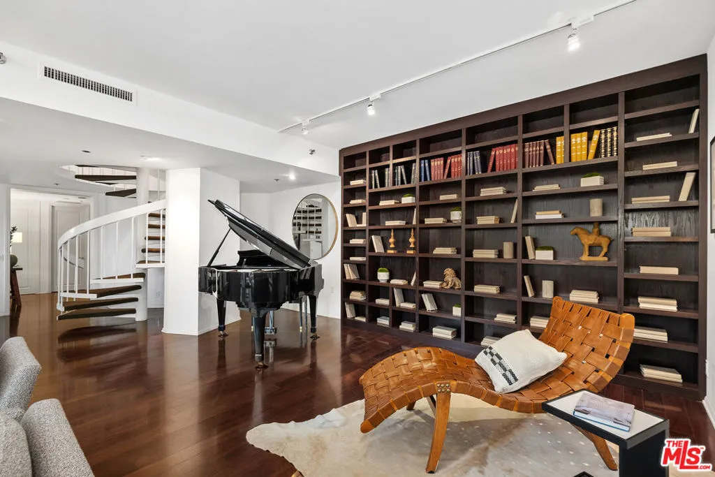 10550 Wilshire Boulevard 305, Los Angeles, California 90024 home-pic-1