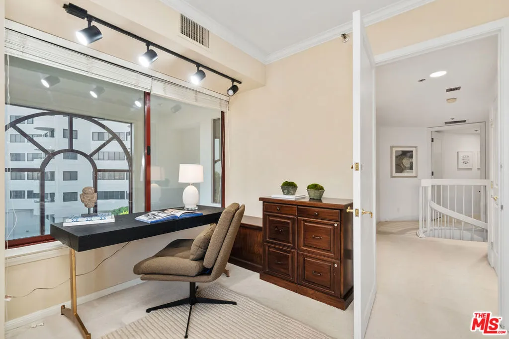 10550 Wilshire Boulevard 305, Los Angeles, California 90024 home-pic-33