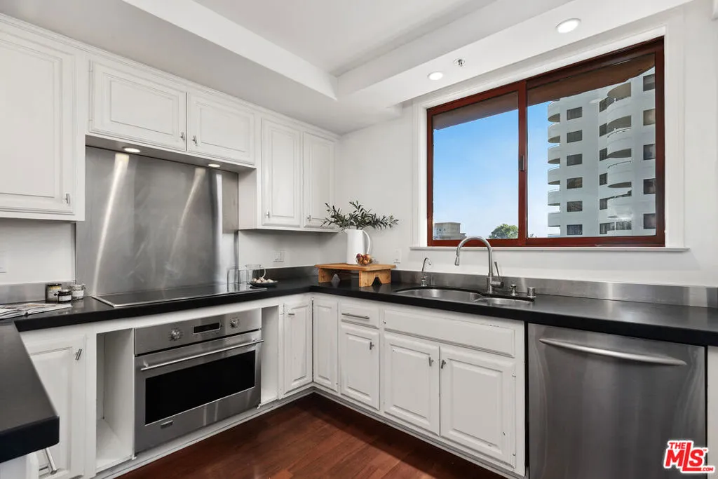 10550 Wilshire Boulevard 305, Los Angeles, California 90024 home-pic-17