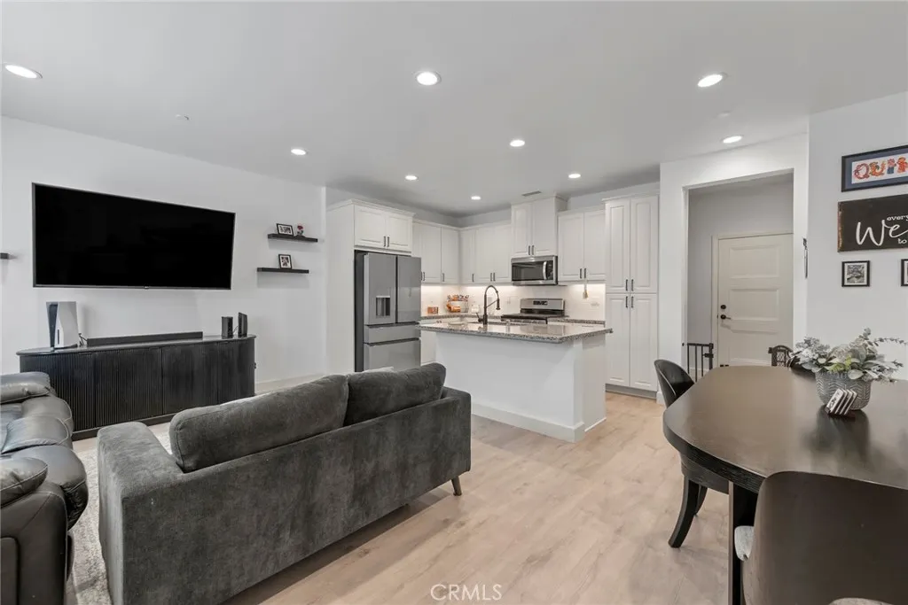 3591 E Moonlight Street 21, Ontario, California 91761 home-pic-5