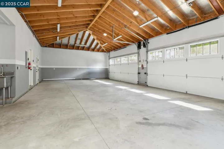 1100 Hillcrest Drive, Lafayette, California 94549