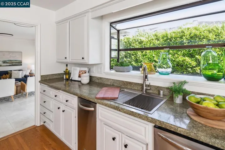 1100 Hillcrest Drive, Lafayette, California 94549