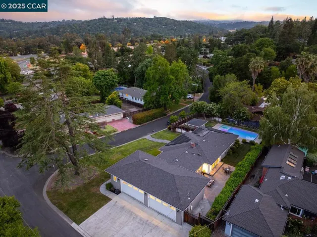 1100 Hillcrest Drive, Lafayette, California 94549