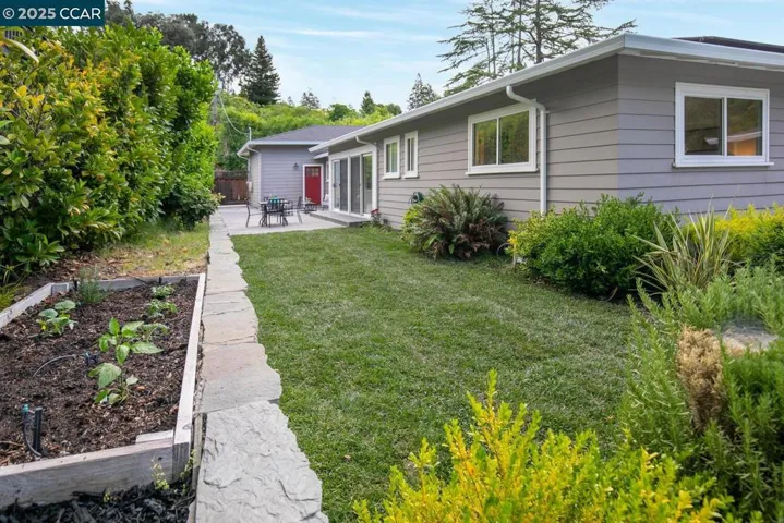 1100 Hillcrest Drive, Lafayette, California 94549